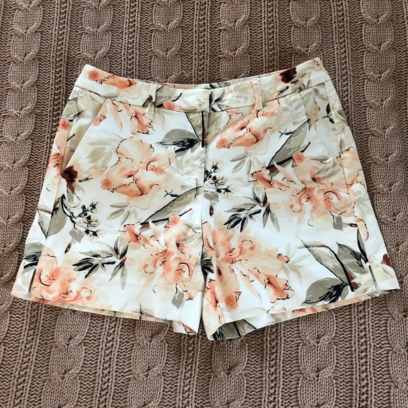 LIKE NEW WHBM 5in Smooth Stretch Shorts - Picture 1 of 3